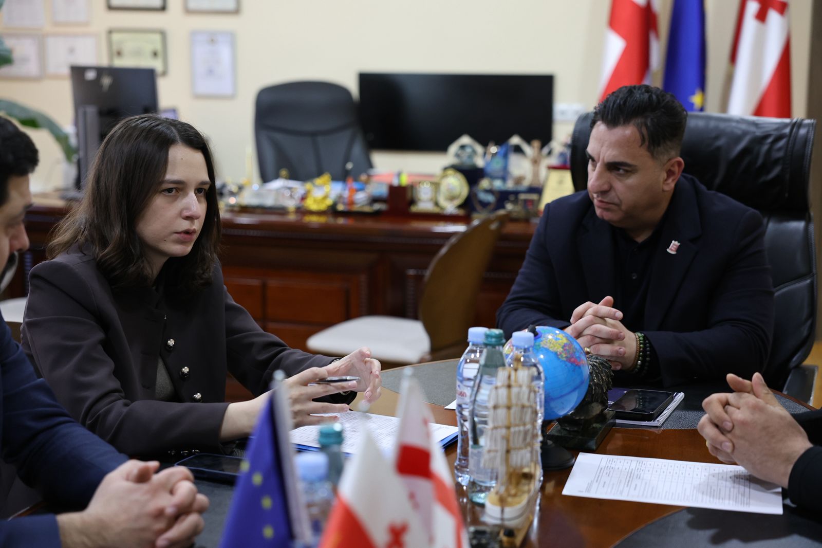 ზურაბ ჟვანიას სახელობის სახელმწიფო ადმინისტრირების სკოლის დირექტორმა, მარიამ კობიაშვილმა და დმანისის მუნიციპალიტეტის მერმა კობა მურადაშვილმა სამუშაო შეხვედრა გამართეს