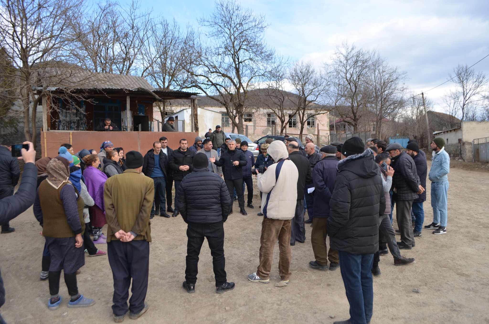 “Kəndlərə Dəstək Proqramı” çərçivəsində bu gün Bəzəkli, Hamamlı, Məmişlli, Səfərli, Əngiravan, Tğispiri və Yırğançay əhalisi ilə görüşlər keçirilib.