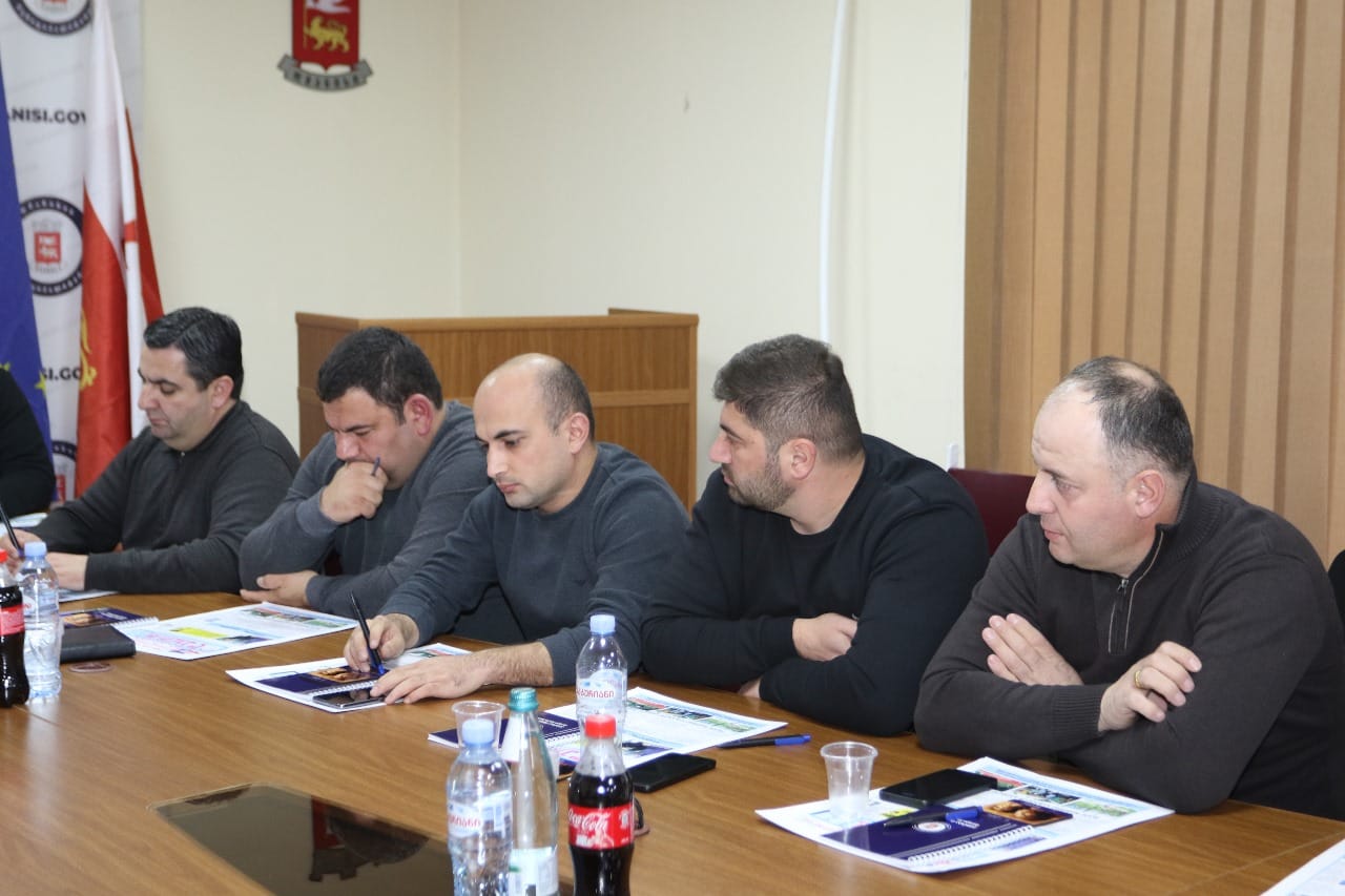 დმანისის მუნიციპალიტეტის მერმა კობა მურადაშვილმა წლის შემაჯამებელი თათბირი გამართა