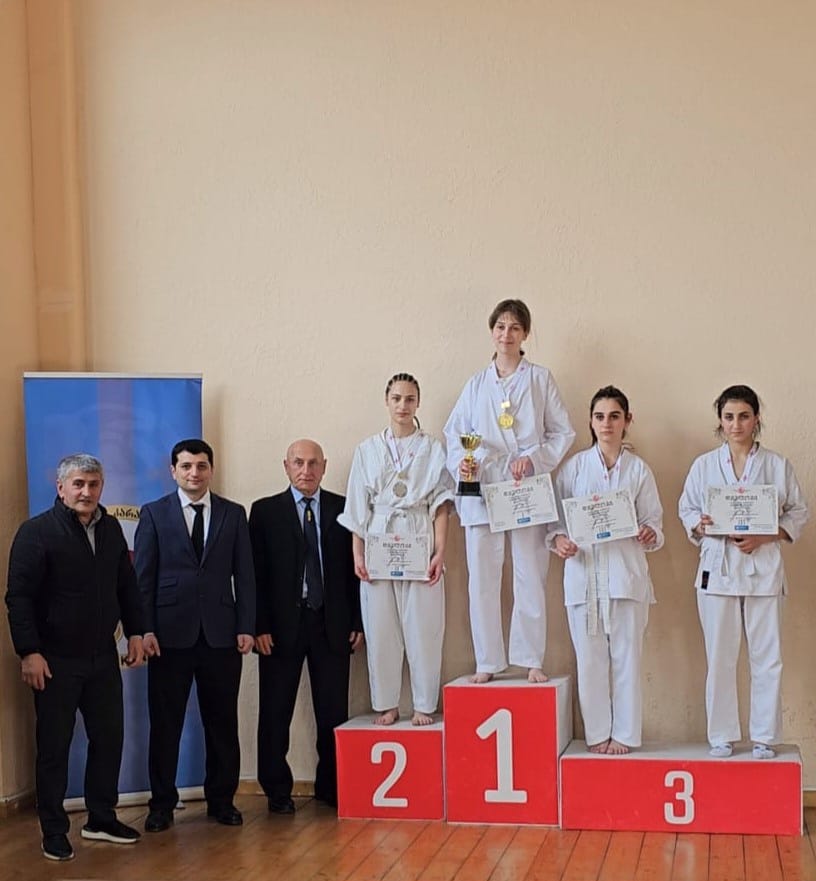 Gürcüstan Mədəniyyət, İdman və Gənclər Nazirliyinin təşkilatçılığı ilə keçirilən “Tbilisi kuboku” yarışında Dmanisi şəhərindəki Omar Mumladze adına idman məktəbinin karate dərnəyinin şagirdləri iştirak ediblər.