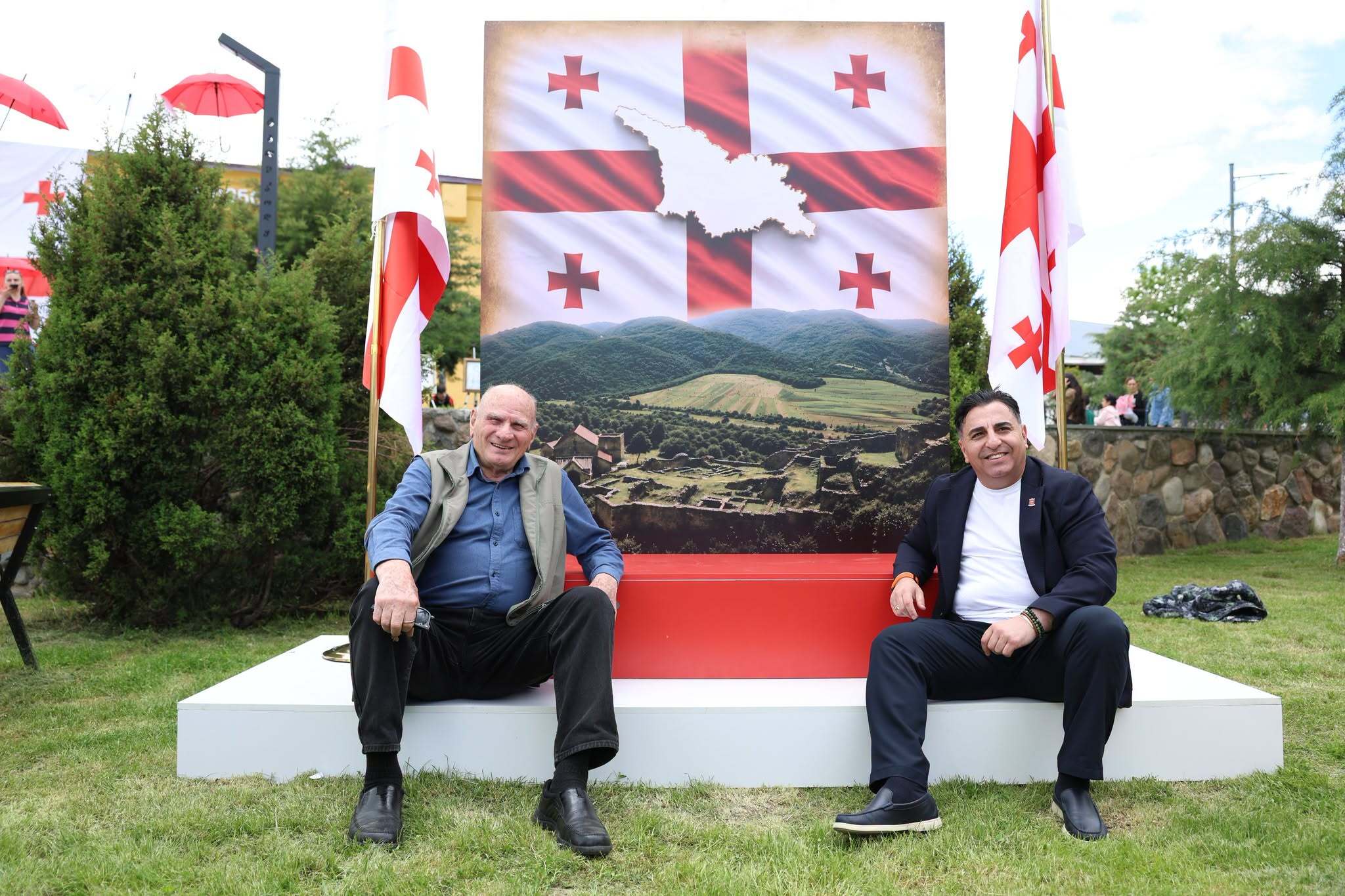 დმანისის მუნიციპალიტეტის მერიის ორგანიზებით, 26 მაისს საქართველოს დამოუკიდებლობის დღე მრავალფეროვანი ღონისძიებებით აღინიშნა. მუნიციპალიტეტის ხელმძღვანელმა პირებმა, სასულიერო პირებთან ერთად, დამსწრე საზოგადოებას დამოუკიდებლობის დღე მიულოცეს.