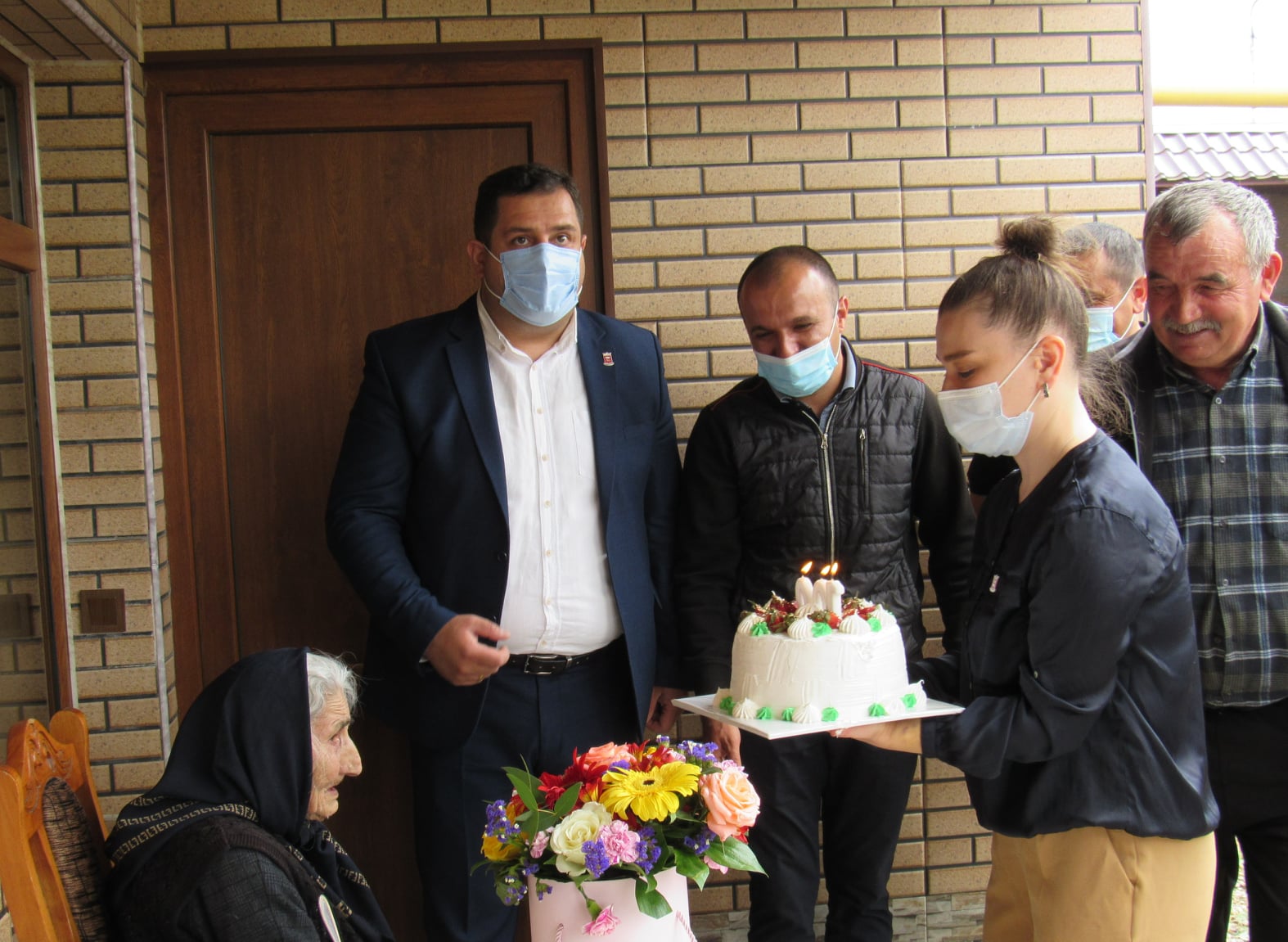 გიორგი ტატუაშვილმა სონა გასანოვას 100 წლის იუბილე მიულოცა
