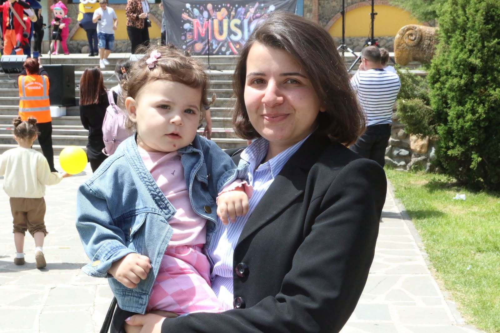 1 ივნისს, ბავშვთა დაცვის საერთაშორისო დღესთან დაკავშირებით, ქალაქ დმანისის ცენტრალურ სკვერში საზეიმო ღონისძიება გაიმართა.