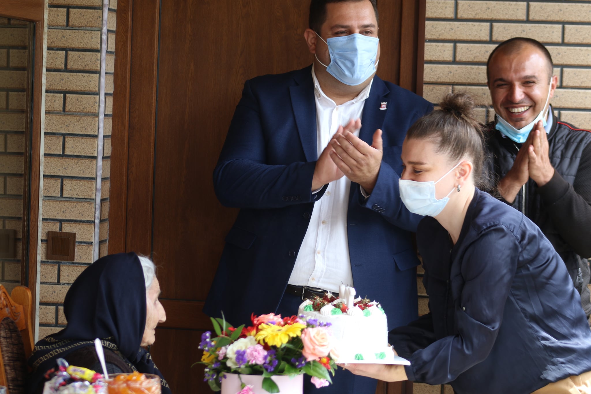 გიორგი ტატუაშვილმა სონა გასანოვას 100 წლის იუბილე მიულოცა