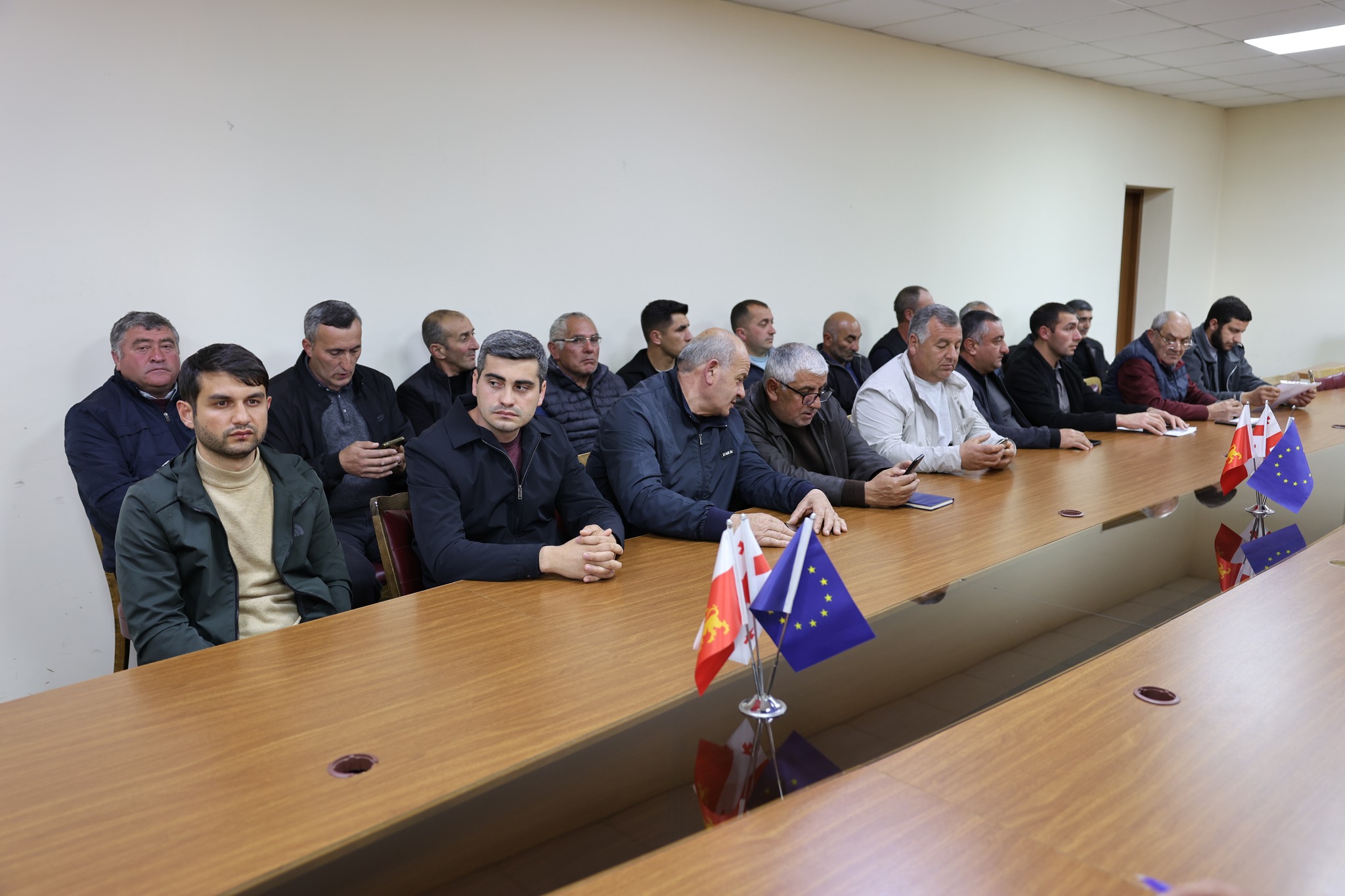 დმანისის მუნიციპალიტეტის მერი კობა მურადაშვილი, მოადგილეებთან ერთად, ადმინისტრაციული ერთეულების წარმომადგენლებს შეხვდა