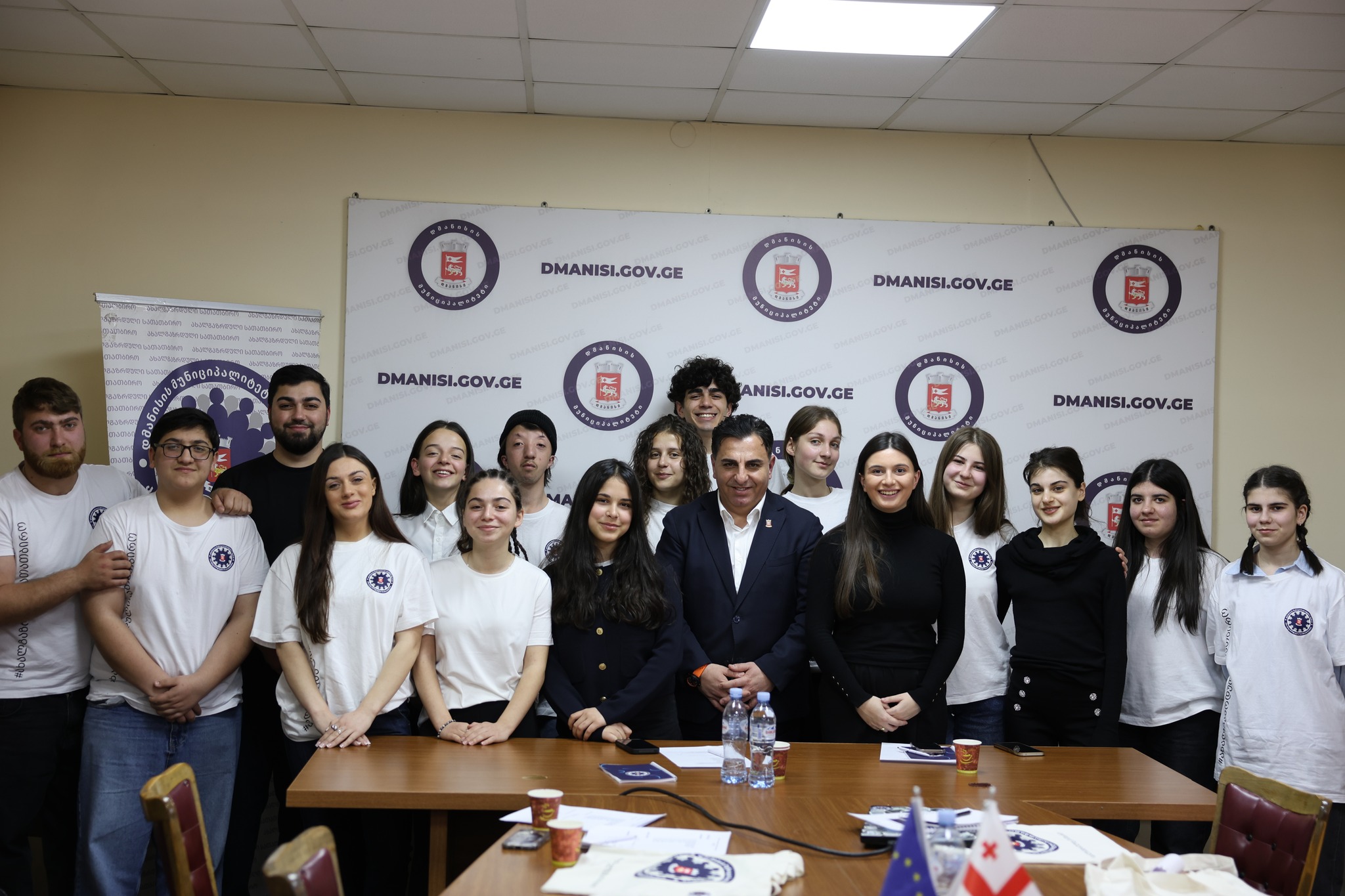 დმანისის მუნიციპალიტეტის მერმა კობა მურადაშვილმა  ახალგაზრდული სათათბიროს ახლად არჩეულ წევრებთან პირველი შეხვედრა გამართა.