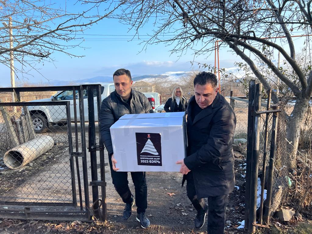 დმანისის მუნიციპალიტეტმა მოწყვლადი კატეგორიის 120 ოჯახს საახალწლო ნობათი გადასცა