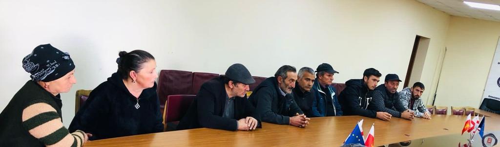 Bu gün Dmanisi bələdiyyəsinin meriyasında Koba Muradaşvili ənənəvi olaraq deputatlarla birlikdə vətəndaşları qəbul edib və yerli əhalini narahat edən məsələləri dinləyib.