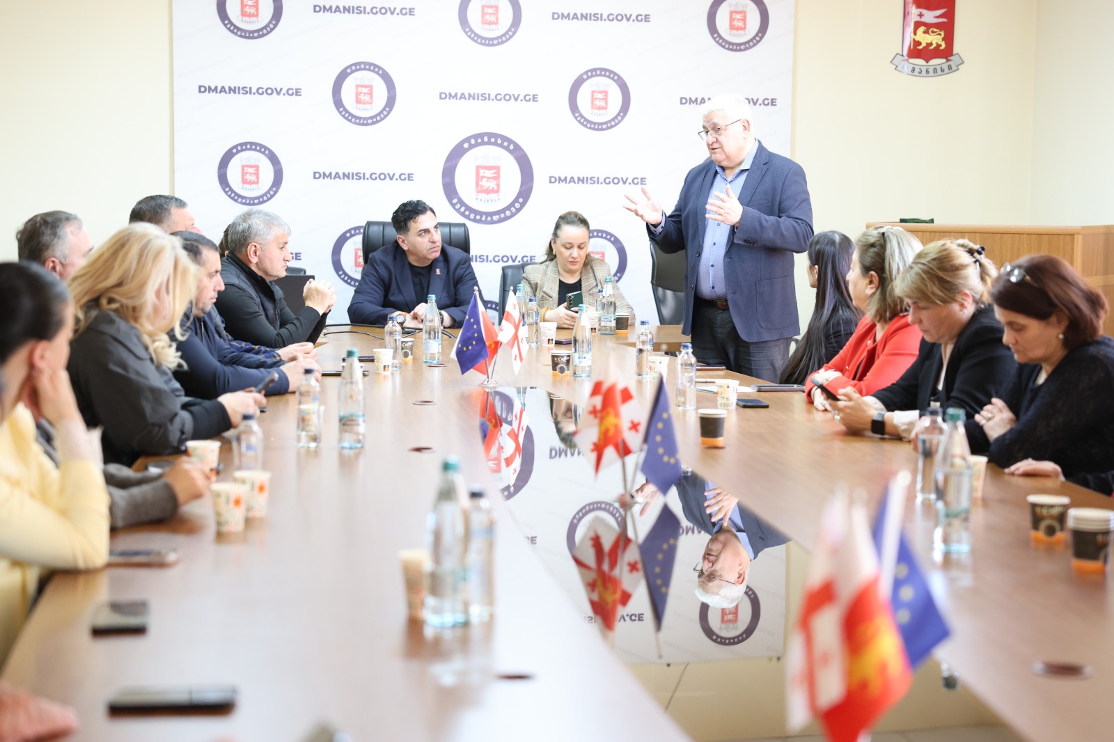 დაზღვევის დღის კვირეულის ფარგლებში, დმანისში მუნიციპალიტეტის ხელმძღვანელ პირებთან სამუშაო შეხვედრა გაიმართა. შეხვედრას დმანისის მერი კობა მურადაშვილი, საკრებულოს თავმჯდომარე პაატა ყულიაშვილი და მუნიციპალიტეტის თანამშრომლები დაესწრნენ.