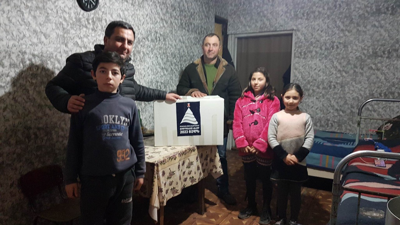 დმანისის მუნიციპალიტეტმა მოწყვლადი კატეგორიის 120 ოჯახს საახალწლო ნობათი გადასცა