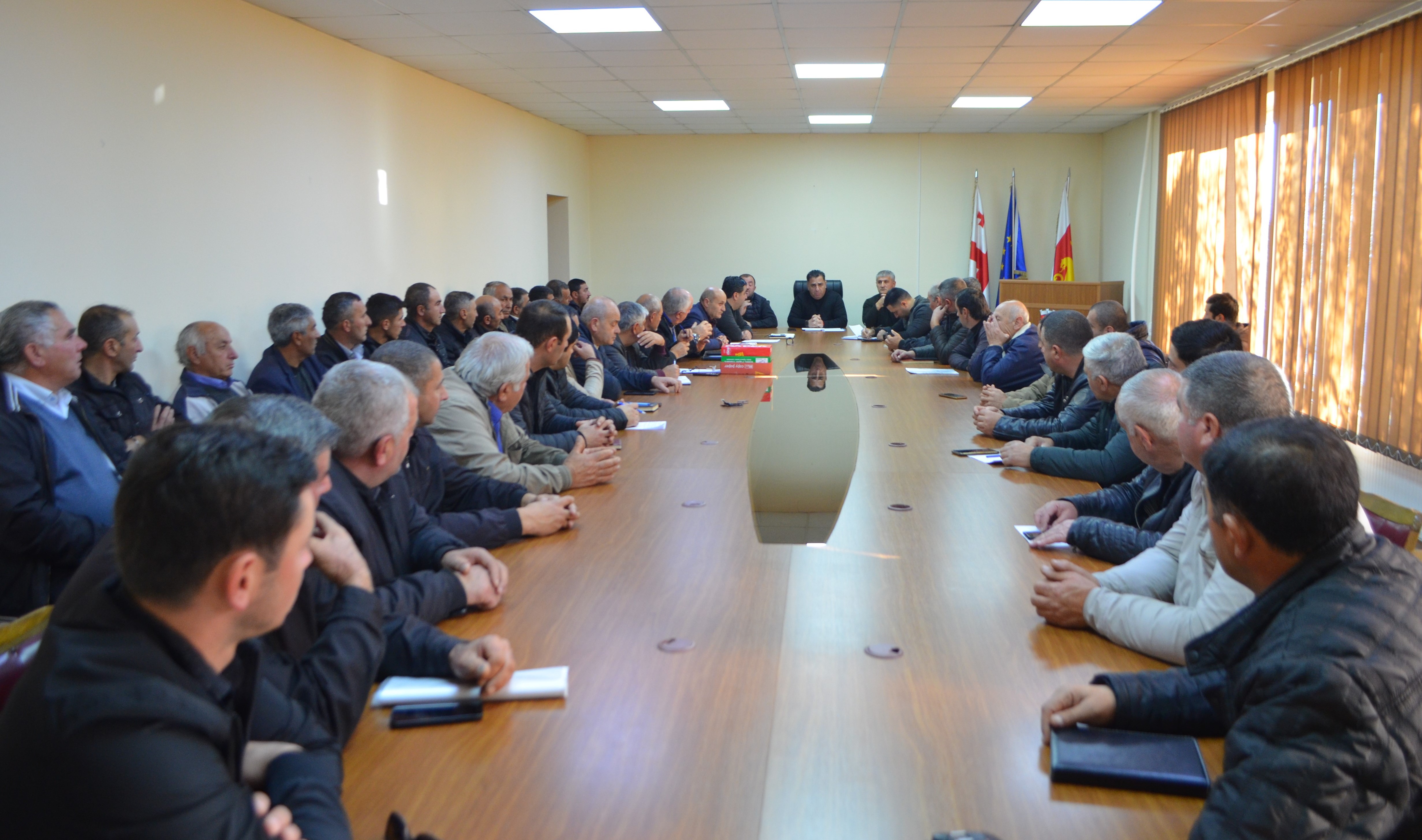 ობა მურადაშვილმა ადმინისტრაციულ ერთეულებში მერის წარმომადგენლებთან სამუშაო შეხვედრა გამართა