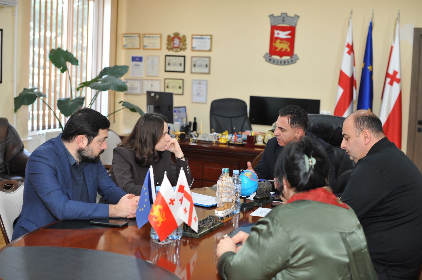 ზურაბ ჟვანიას სახელობის სახელმწიფო ადმინისტრირების სკოლის დირექტორმა, მარიამ კობიაშვილმა და დმანისის მუნიციპალიტეტის მერმა კობა მურადაშვილმა სამუშაო შეხვედრა გამართეს