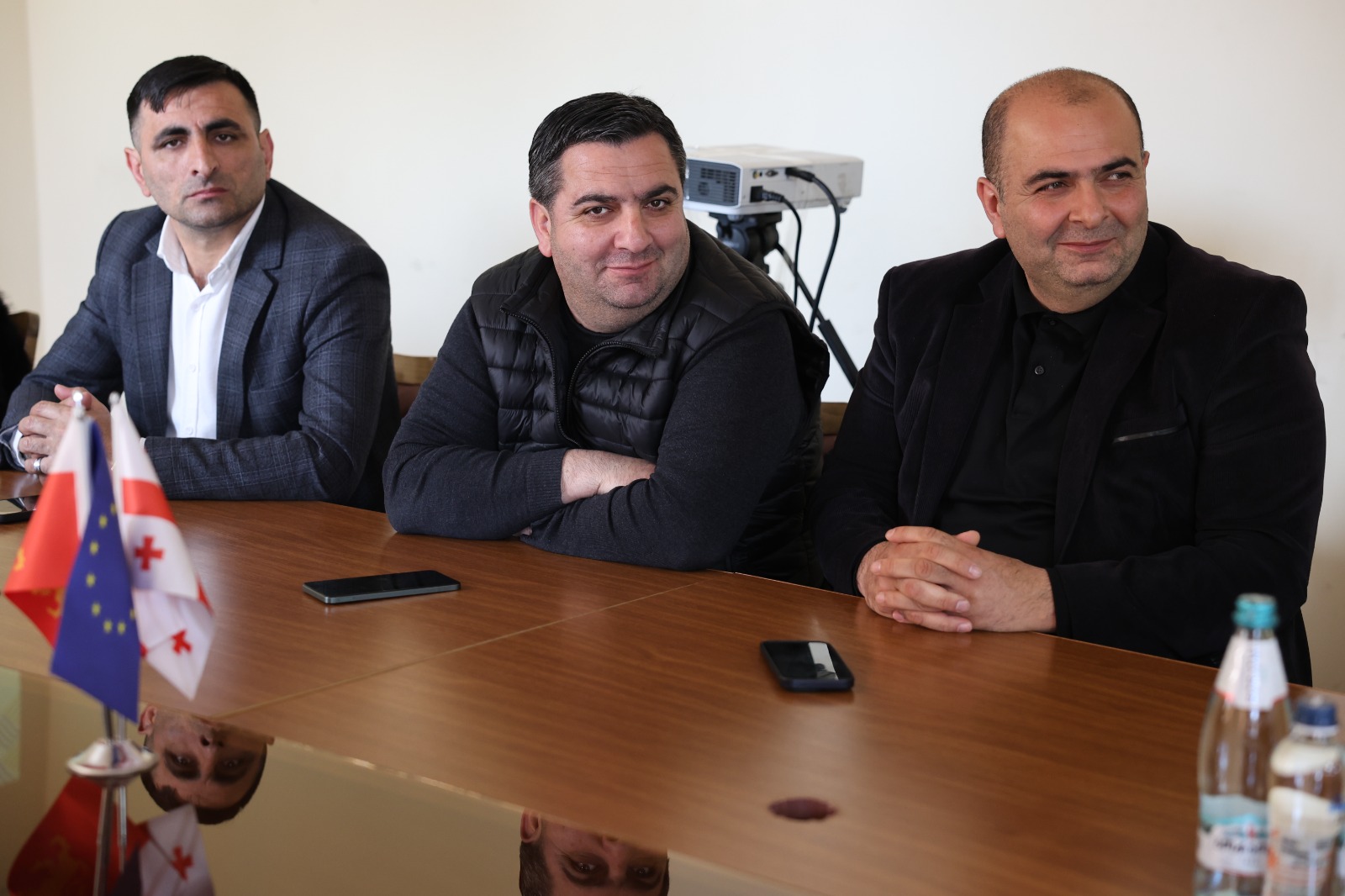 დაზღვევის დღის კვირეულის ფარგლებში, დმანისში მუნიციპალიტეტის ხელმძღვანელ პირებთან სამუშაო შეხვედრა გაიმართა. შეხვედრას დმანისის მერი კობა მურადაშვილი, საკრებულოს თავმჯდომარე პაატა ყულიაშვილი და მუნიციპალიტეტის თანამშრომლები დაესწრნენ.