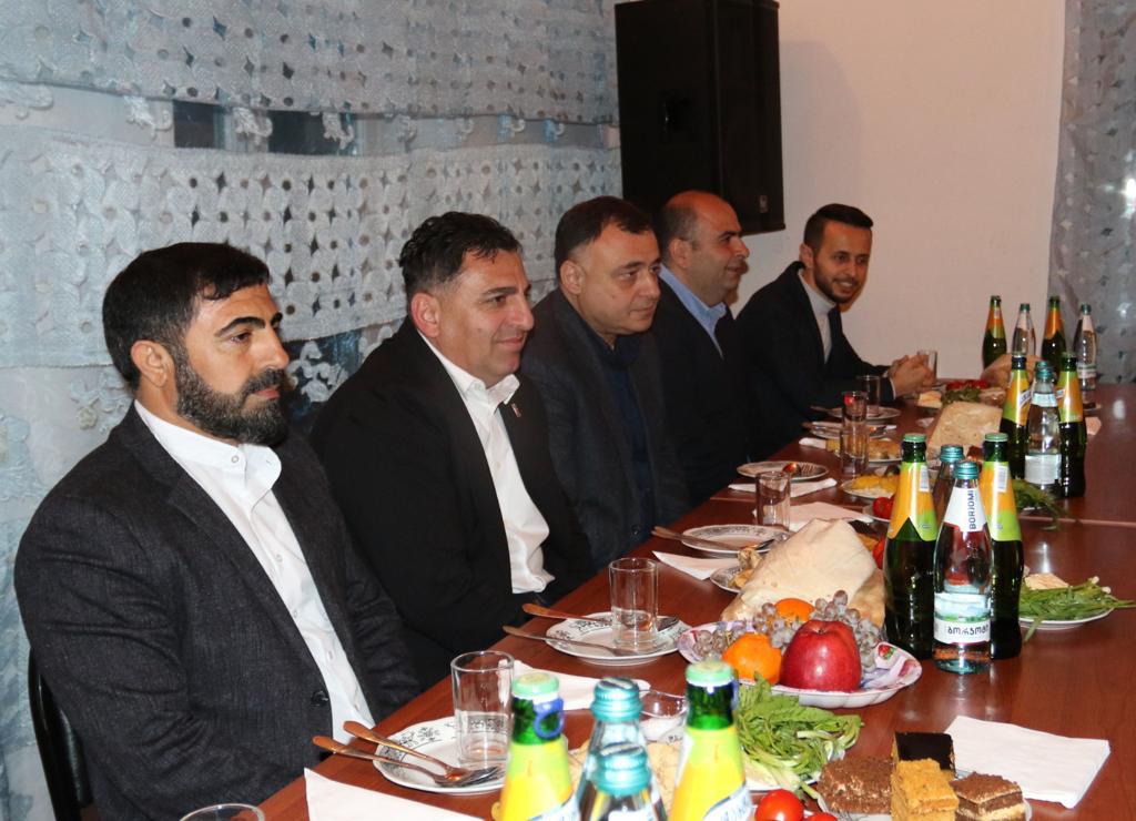 Dmanisi bələdiyyəsində meriyanın təşəbbüsü ilə ənənəvi iftar süfrəsi açılıb.