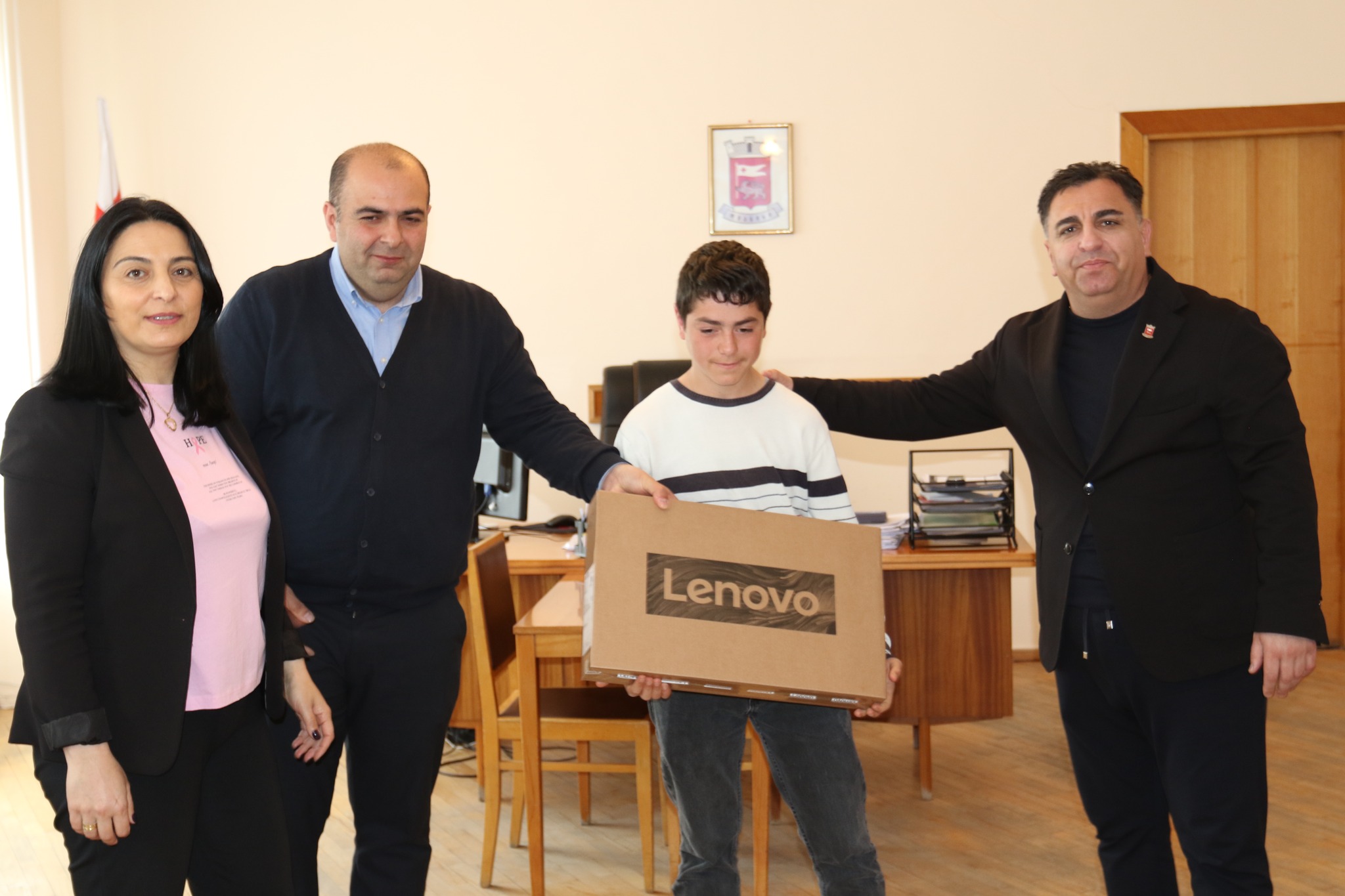 პროგრამის ფარგლებში "ჩემი პირველი კომპიუტერი" დმანისელ წარჩინებულ მოსწავლეებს კომპიუტერები გადაეცათ