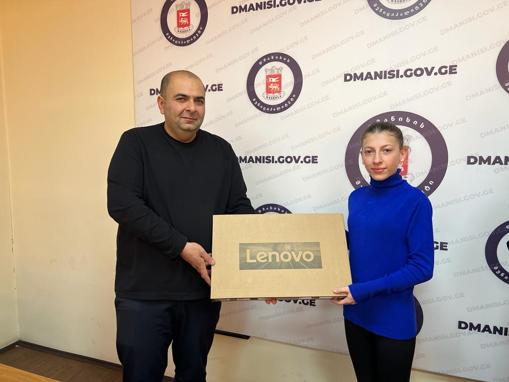 Meriyada 2021-2022-ci tədris ilinin medalçılarının və 2022-2023-cü tədris ilinin fəxri fərmanlarının mükafatlandırılması mərasimi keçirilib