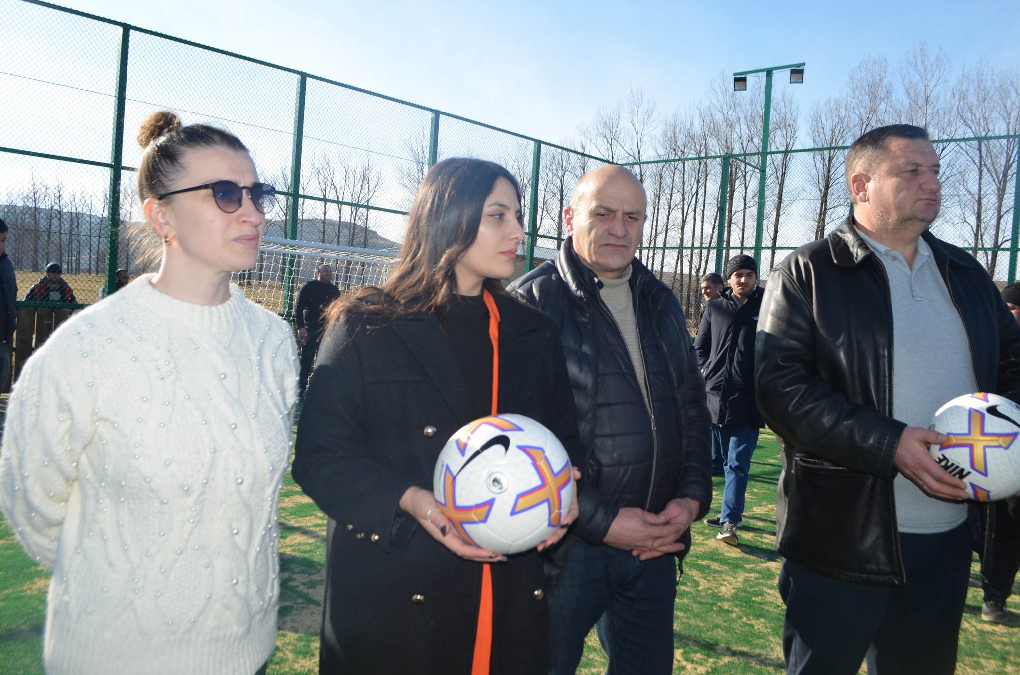 Dmanisi bələdiyyəsinin meri Koba Muradaşvili müavinləri və şəhər şurasının sədri ilə birlikdə Yuxarı Orozman kəndində yeni idman meydançasının açılışını edib.