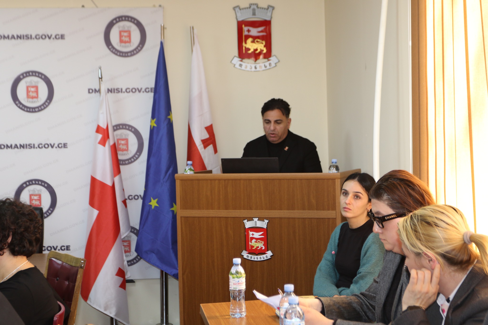 Dmanisi Bələdiyyəsinin Şəhər Şurası merinin ötən ildəki fəaliyyətinin hesabatını dinləyib