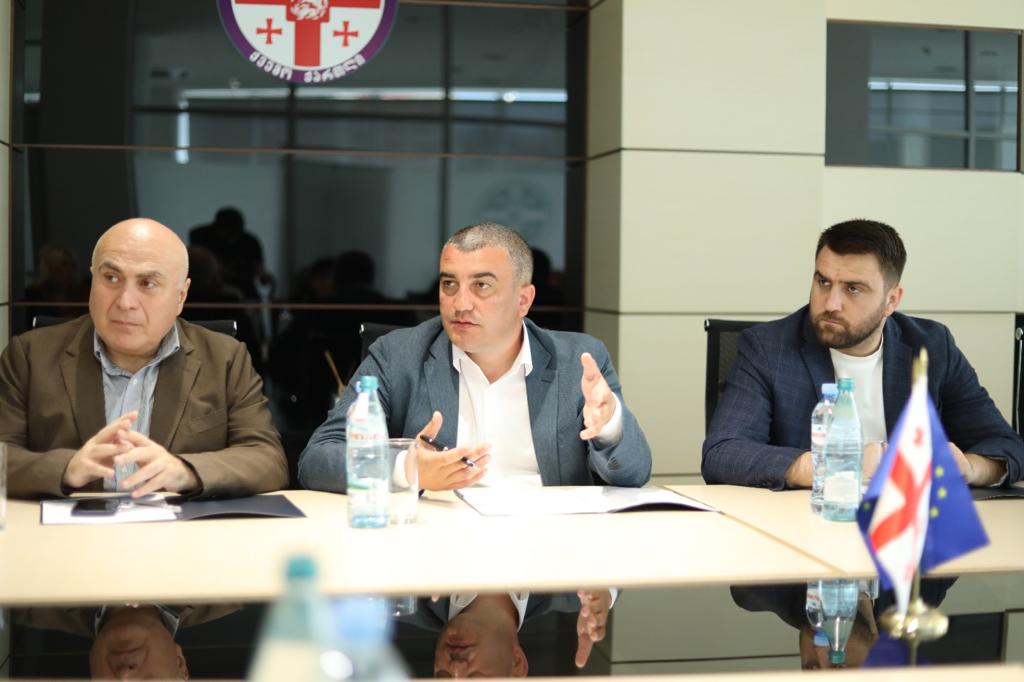 Giorgi Doxturişvilinin təşəbbüsü ilə Kvemo Kartlidə uşaq bağçaları birliyinin 2800-dən çox əməkdaşı otuzdan çox adda tibbi müayinə və konsultasiyadan pulsuz keçəcək.